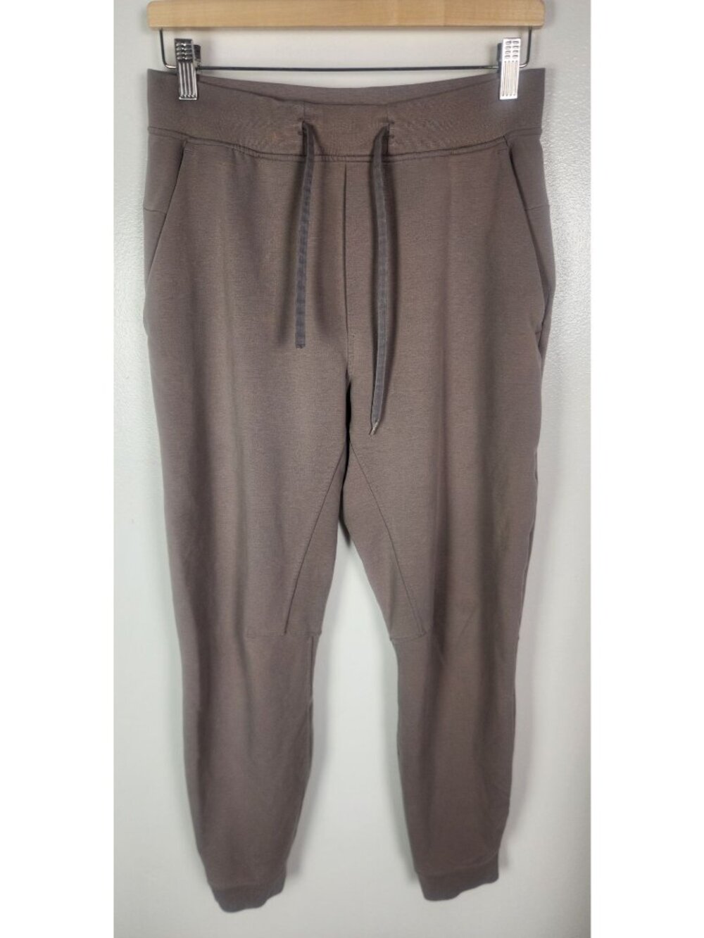 Lululemon Men's Sz. M Taupe Pull On Jogger Pants